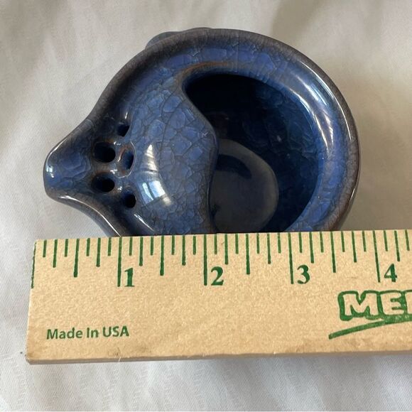 Straining pitcher blue crackle glazed stoneware with large straining holes - Picture 14 of 16